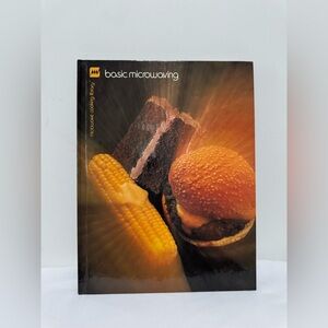 Vintage Cookbook Basic Microwaving, Revised Edition by Barbara Methven.